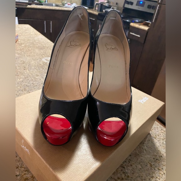 First time seller Very well maintained Christian Louboutin’s size 11.5 with box. - Picture 5 of 9